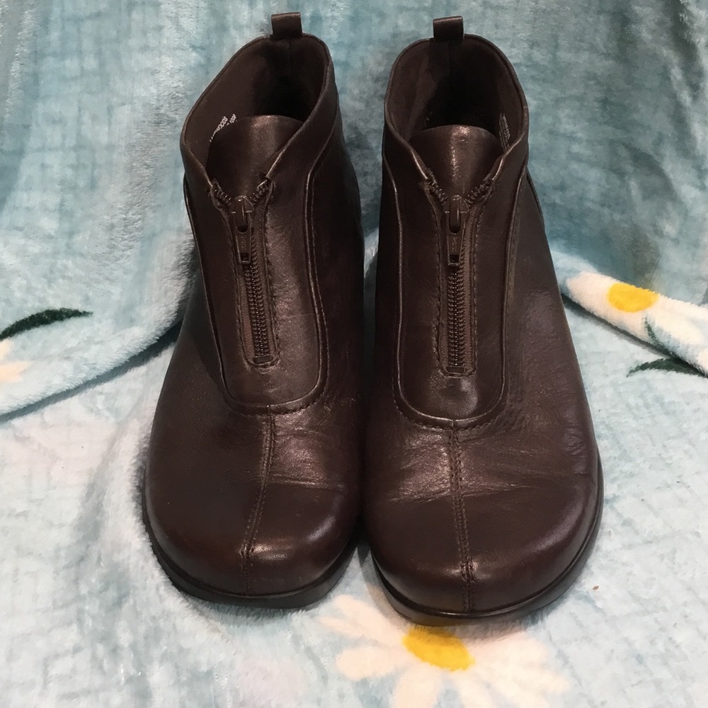 Easy Spirit Dark Brown Front-Zip Leather Ankle Booties